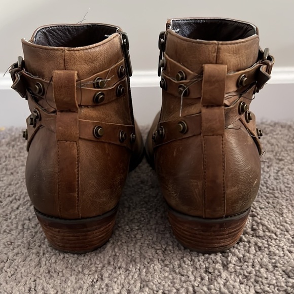 Nordstroms Halogen Leather stacked Heel Bootie’s Size 8 1/2 - Picture 4 of 12